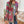 Vrouw draagt kleurrijke bohemian jas met etnische patronen, ideaal voor modieuze herfstoutfits. Perfect voor casual en trendy stijlen.
