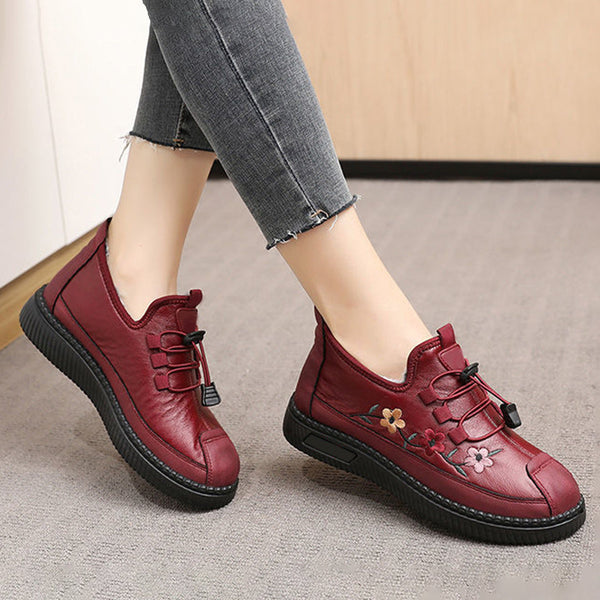 Rode damessneakers met bloemenborduursel, comfortabele casual schoenen, zwarte zool, trendy mode, perfect voor dagelijks gebruik.