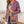 Vrouw draagt kleurrijke boho jas met etnische patronen, lange mouwen en open voorkant. Perfect voor casual en trendy herfstmode.