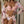 Roze bloemenbikini en kimono set, vrouwelijk model, tropisch ontwerp, strandkleding, zomermode, stijlvolle badmode, trendy dameskleding.