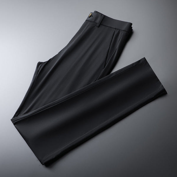 Donkergrijze heren zomerbroek, slank en casual, gemaakt van ijszijde. Ideaal voor warme dagen, biedt comfort en stijl. Beschikbaar in meerdere kleuren.