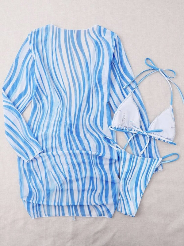 Blauw-wit gestreepte strandjurk en bikini set, damesmode, zomerkleding, strandoutfit, trendy badmode, luchtige cover-up, stijlvolle strandlook.