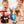 Twee kinderen spelen met een speelgoedauto aangedreven door een ballonpomp. Educatief speelgoed, creatief spel, kindervermaak.