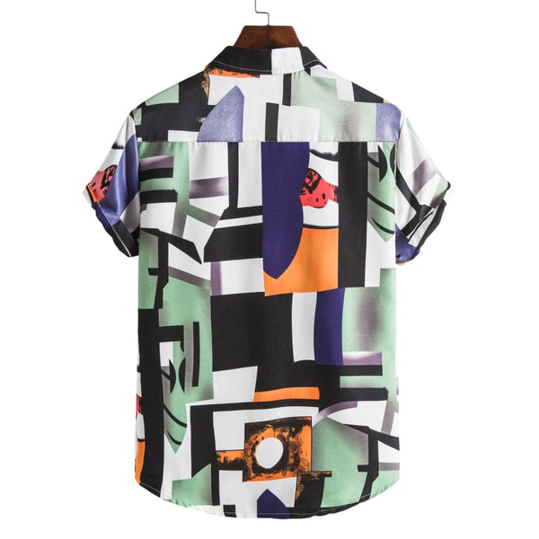 Abstracte kunstzomerhemd met korte mouwen, kleurrijk geometrisch patroon, herenmode, casual stijl, katoenmix, achteraanzicht.