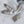 Luipaardprint sneakers met witte zolen en veters op marmeren achtergrond, trendy modeaccessoire, casual dames schoenen.