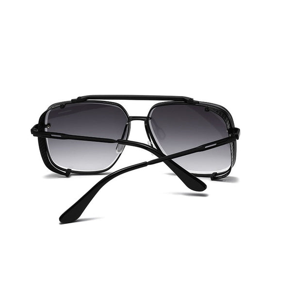 Zwarte piloten zonnebril met grijze glazen, metalen montuur en dubbele neusbrug. Stijlvolle unisex zonnebril voor mode en UV-bescherming.