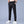 Zwarte heren joggingbroek met elastische tailleband en trekkoord, gecombineerd met witte sneakers. Comfortabele sportkleding voor dagelijks gebruik.