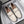 Witte leren loafers met gouden kettingdetail in een schoenendoos, stijlvolle damesmode, elegante schoenen voor dagelijks gebruik.
