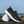 Zwarte ademende sneakers met witte zool, perfect voor hardlopen en casual gebruik. Lichtgewicht en comfortabel, ideaal voor sport en dagelijks gebruik.