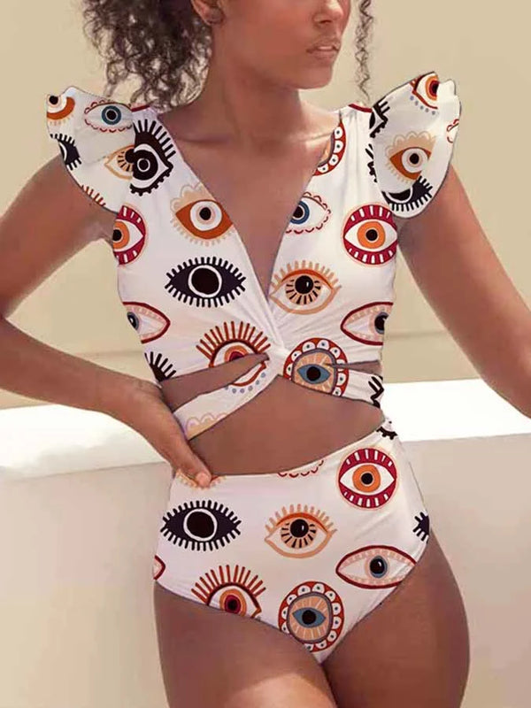 Vrouw in kleurrijke bikini met oogpatroon, modieuze badkleding, zomermode, strandoutfit, trendy design, unieke print, dames zwemkleding.