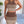 Vrouw in gestreepte, mouwloze crop top en rok set, bruin en beige, modieuze dameskleding, trendy zomeroutfit, comfortabele pasvorm.