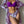 Vrouw in paarse bikini en bloemen kimono, strandmode, zomeroutfit, stijlvolle badkleding, tropische print, trendy dameskleding.