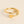 Gouden ring met hart en letter R, minimalistisch design, gepersonaliseerde sieraden, perfect cadeau, elegante stijl, modieuze accessoire.