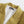 Gele blazer met witte voering en zwarte label, close-up. Stijlvolle damesmode, formele kleding, trendy jasje voor zakelijke en casual gelegenheden.