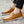 Bruine leren loafers voor heren, casual en comfortabel, met witte rubberen zool en stikseldetails. Perfect voor dagelijks gebruik en modebewuste mannen.