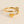Gouden ring met hart en letter B, minimalistisch ontwerp, gepersonaliseerde sieraden, perfect cadeau voor vrouwen, elegante en moderne stijl.