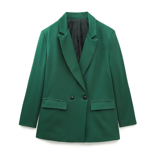 Groene damesblazer met dubbele knopen, lange mouwen en klassieke revers. Perfect voor zakelijke en casual outfits. Hoogwaardige modekleding.