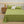 Groen beddengoed op tweepersoonsbed met kussen 
