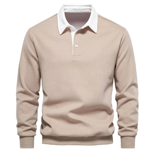 Beige herenpolo met lange mouwen en witte kraag, stijlvolle casual herenkleding, perfect voor herfst- en wintermode.