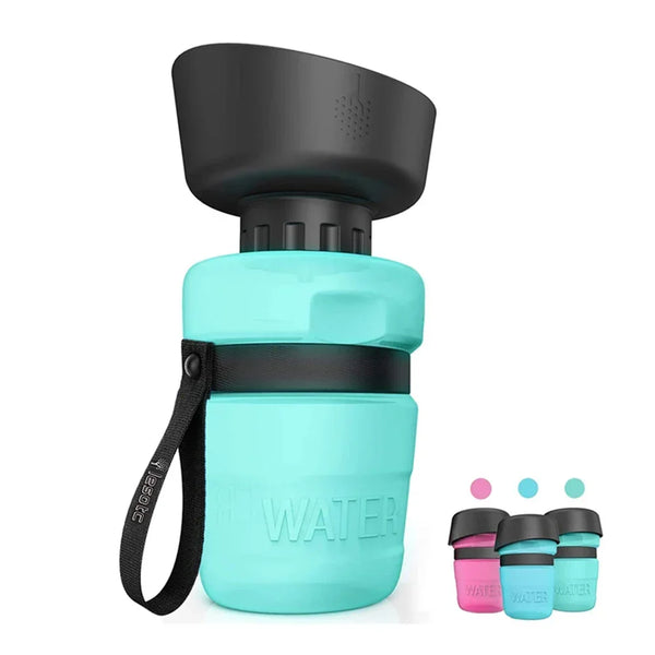 Turquoise opvouwbare waterfles met zwarte dop en draagriem, ideaal voor reizen en sport. Verkrijgbaar in meerdere kleuren.