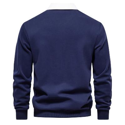 Donkerblauwe heren trui met lange mouwen, witte kraag, casual stijl, comfortabele pasvorm, ideaal voor herfst en wintermode.