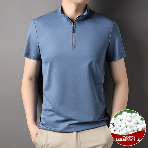 Blauw heren T-shirt met halve rits, gemaakt van mulberry zijde. Comfortabel en stijlvol, ideaal voor casual en formele gelegenheden.