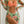 Vrouw in tropische bikini en bloemen kimono, strandmode, zomerse outfit, kleurrijk design, ananasprint, trendy badmode, vakantie look.