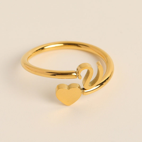 Gouden ring met hart en letter "N", minimalistisch design, perfect als cadeau, sieraden voor vrouwen, elegante en moderne stijl.