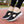 Zwarte sportieve instappers met ademend mesh en witte zool, ideaal voor wandelen en casual gebruik. Comfortabele en modieuze damesschoenen.