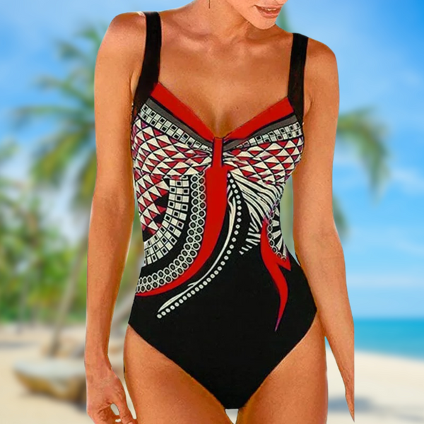 Vrouw in kleurrijk badpak met geometrisch patroon op tropisch strand, zomermode, strandkleding, vakantie, damesbadmode.