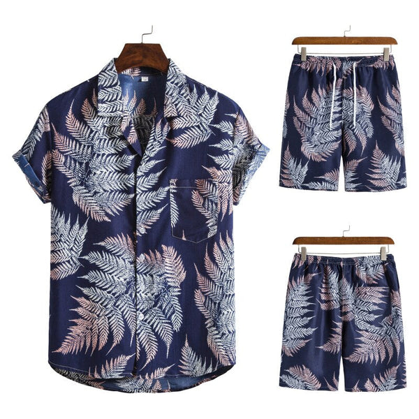 Blauw heren zomer set met korte mouwen en korte broek, versierd met witte en roze varenprint. Perfect voor casual strandkleding.