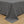 Grijze fluwelen tafellaken op houten vloer, elegant en stijlvol, perfect voor moderne interieurdecoratie en tafeldecoratie.