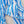 Blauw-witte gestreepte bikini met abstract patroon, perfect voor strandmode. Trendy zwemkleding voor dames, zomer 2023.