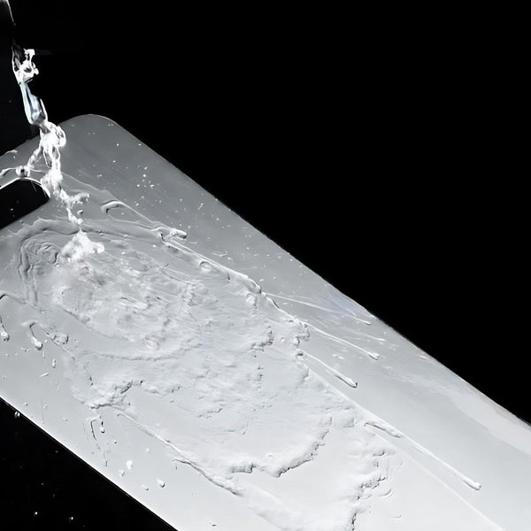 Titanium snijplank met waterafstotende coating, duurzaam en BPA-vrij, ideaal voor hygiënisch voedselbereiding. Geschikt voor keukenaccessoires.