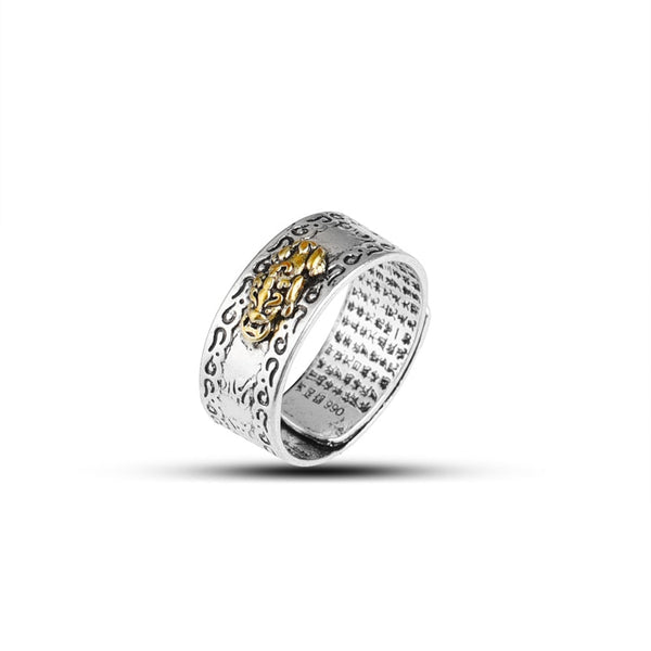 Zilveren ring met leeuwenkop ontwerp, goudkleurig detail, gegraveerde patronen, unisex sieraden, luxe accessoire, handgemaakt, 925 sterling zilver.
