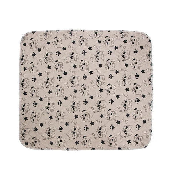 Beige hondenhanddoek met schattige cartoon hondjes, botjes en sterretjes patroon. Zacht, absorberend en perfect voor huisdierverzorging.