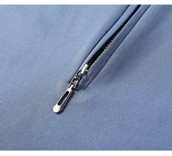 Blauwe stof met metalen ritssluiting, close-up. Hoogwaardige textuur, modeaccessoire, detailopname. Geschikt voor kleding en tassen.