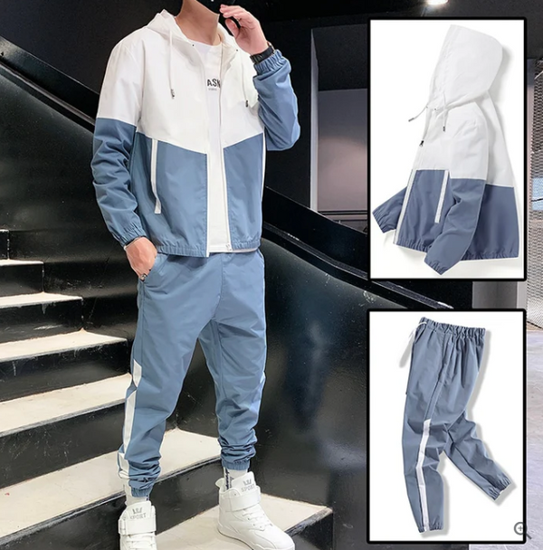 Man in blauw-wit trainingspak op trap, met close-ups van jas en broek. Stijlvolle sportkleding, modieus ontwerp, comfortabele pasvorm.