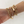 Gouden armbanden set op pols, inclusief schakelarmbanden en gedraaide ontwerpen, modieuze sieraden voor dames, trendy accessoires.