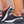 Zwarte ademende mesh sneakers met verhoogde zool en luchtkussen, ideaal voor comfort en stijl. Perfecte schoenen voor dagelijks gebruik en wandelen.