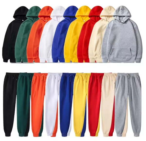 Verschillende kleuren hoodies en joggingbroeken set, unisex sportkleding, casual streetwear, comfortabele katoenen stof, modieuze herenkleding.