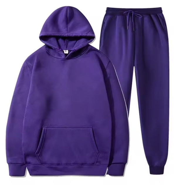 Paarse hoodie en joggingbroek set, uniseks, comfortabel en stijlvol, ideaal voor casual en sportieve outfits. Perfect voor herfst- en wintermode.