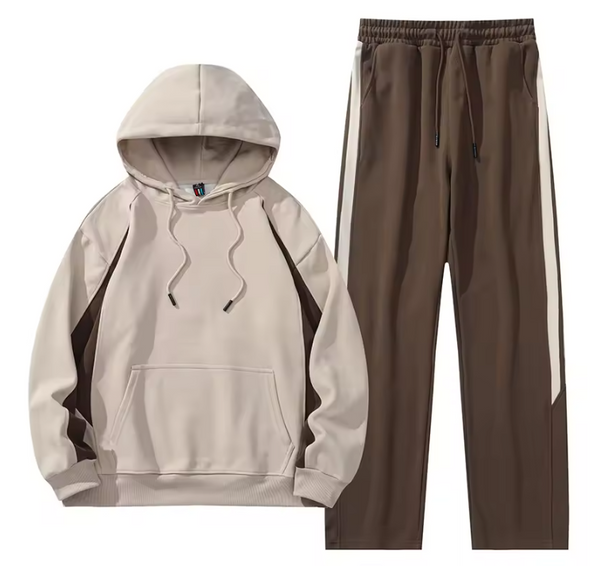 Beige en bruine trainingspak set met capuchon en joggingbroek, unisex sportkleding, comfortabele casual outfit, modieuze athleisure stijl.