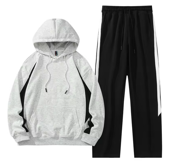 Grijze hoodie en zwarte joggingbroek set met witte strepen, comfortabele sportkleding voor heren, ideaal voor casual en sportieve activiteiten.