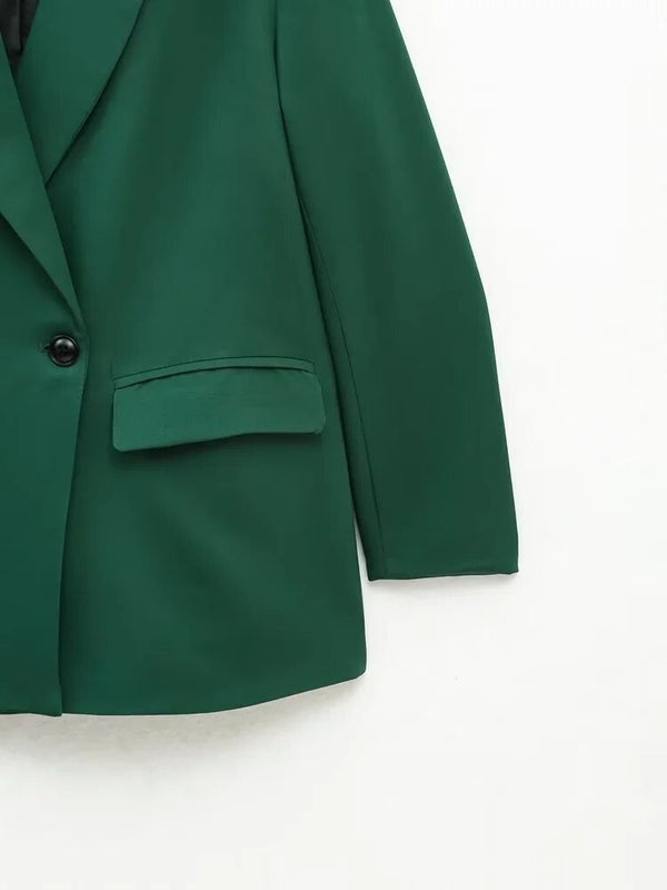 Groene damesblazer met lange mouwen, enkele knoopsluiting en klepzakken. Stijlvolle zakelijke kleding, perfect voor formele gelegenheden.