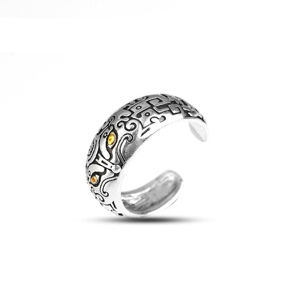 Zilveren ring met tribale gravures en gele accenten, verstelbaar ontwerp, unisex sieraden, perfect voor boho en etnische stijlen.