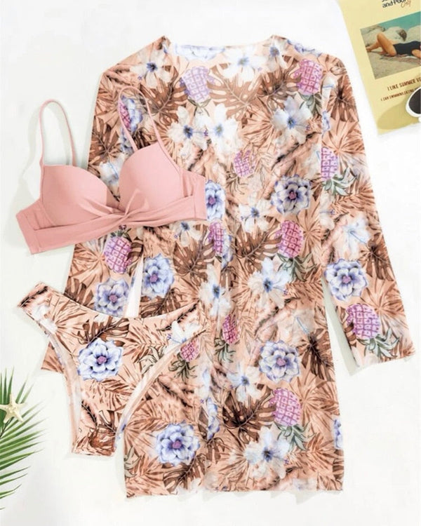 Dames bikini set met roze top en bloemenprint, inclusief bijpassende kimono. Perfect voor strandmode en zomerse stijl.