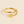Gouden ring met hartvormig en abstract ontwerp, minimalistisch en elegant, perfect als cadeau of accessoire, modieuze sieraden voor dames.