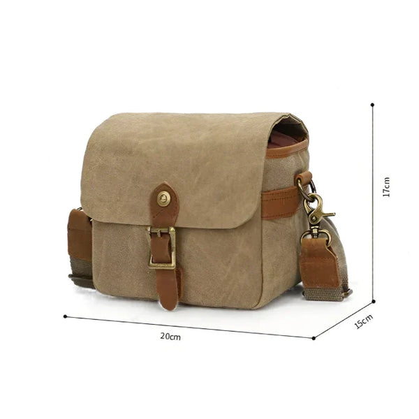 Kleine canvas schoudertas met leren riem, beige kleur, afmetingen 20x17x5 cm. Ideaal voor dagelijks gebruik, unisex design, vintage stijl.