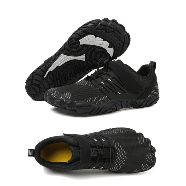 Zwarte minimalistische hardloopschoenen met vijf tenen, ademend mesh, antislip zool. Ideaal voor trailrunning en fitness. Unisex design.